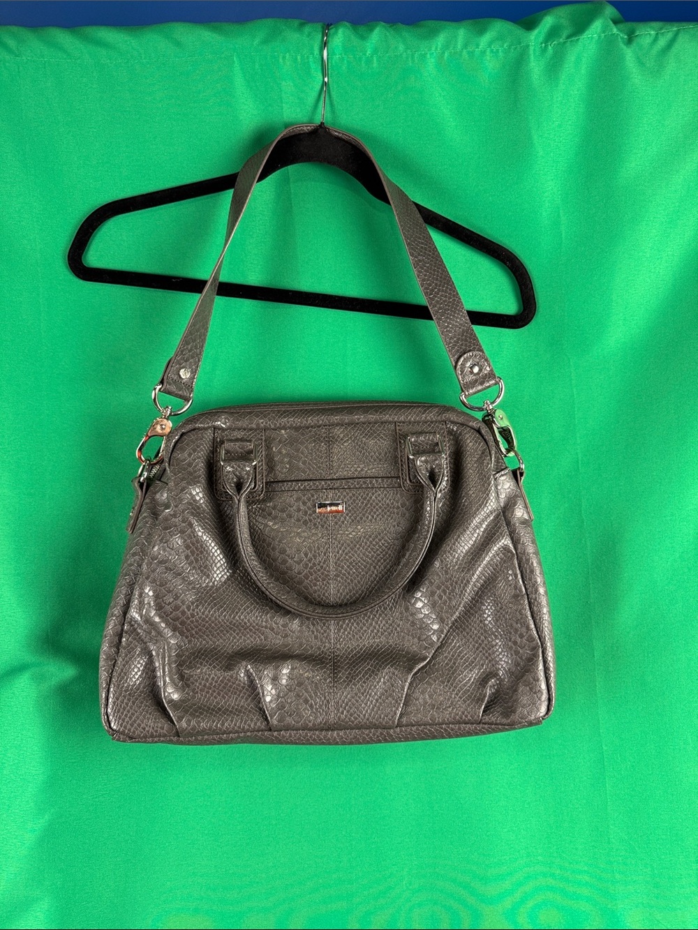 Jewell by Thirty-One Couture Street Dark Grey Purse used only a few times